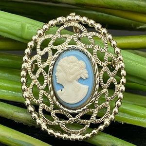 Vintage SARAH COVENTRY Signed Gold-tone Blue Cameo Victorian Lady Pendant Brooch
